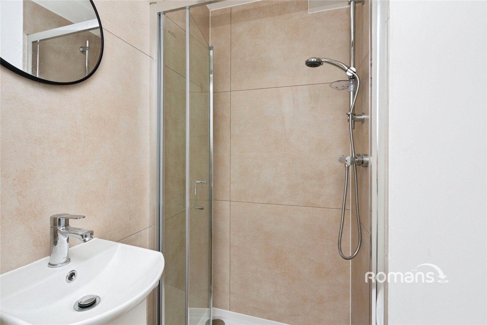 Room Ash Road in Rushmoor