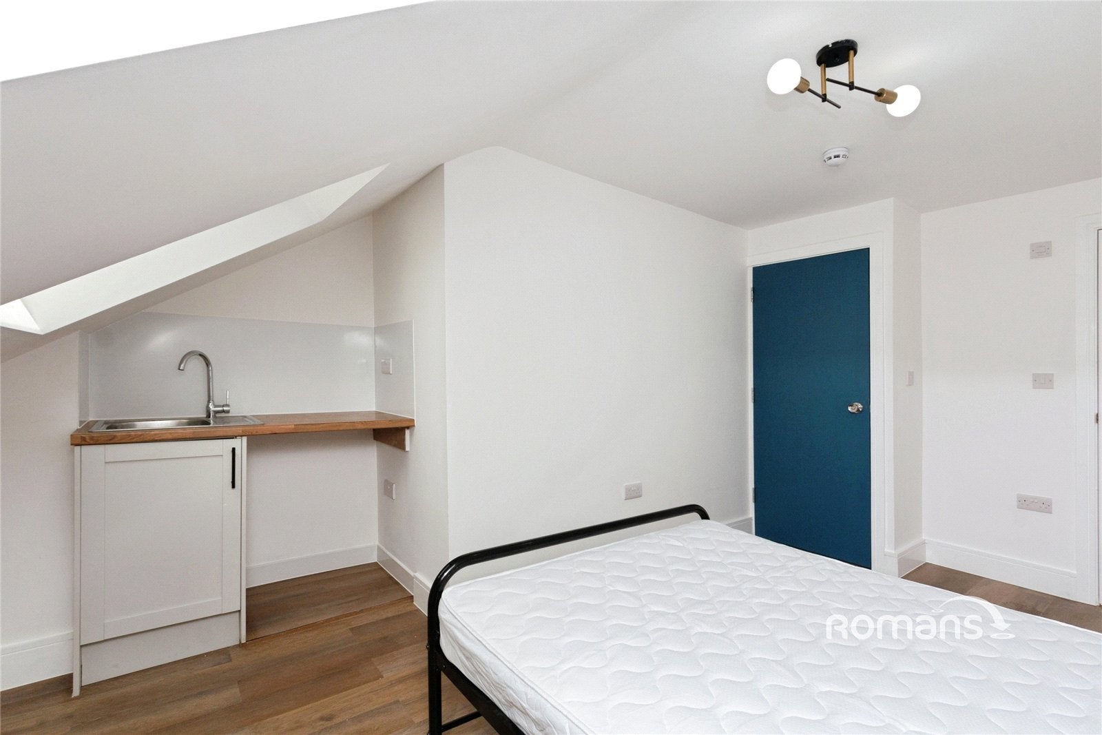 Room Ash Road in Rushmoor