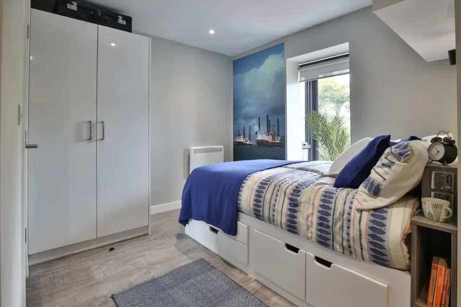 Flat Clifton Place in Exeter