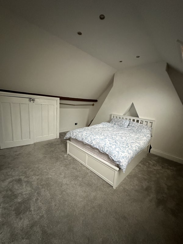 Room Spencers Road in Crawley
