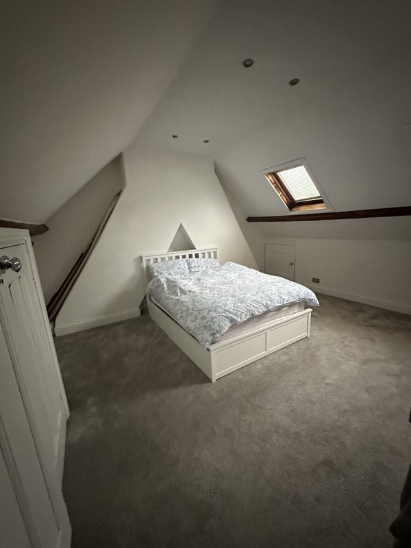 Room Spencers Road in Crawley