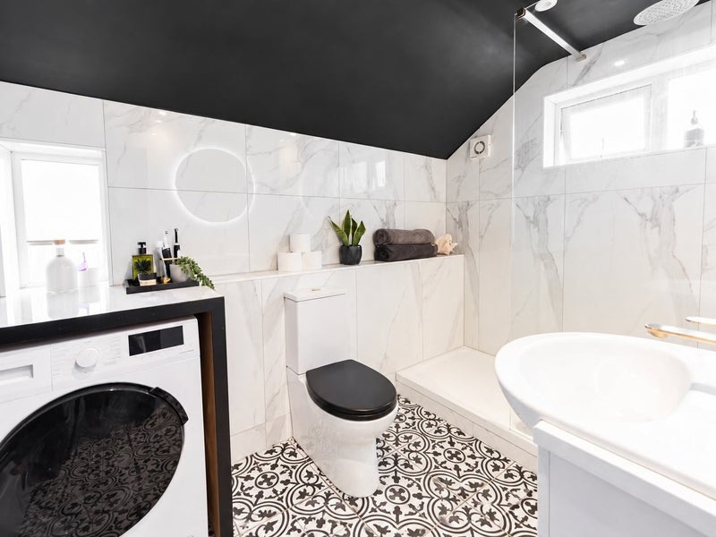 Room Spencers Road in Crawley