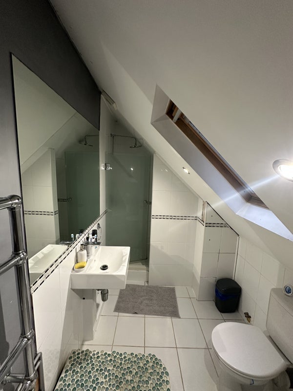 Room Spencers Road in Crawley