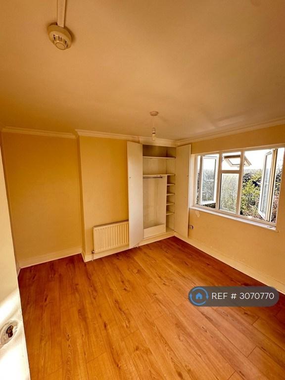 Room Grange Road in Greater London