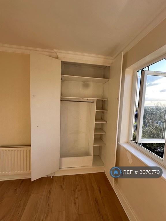 Room Grange Road in Greater London