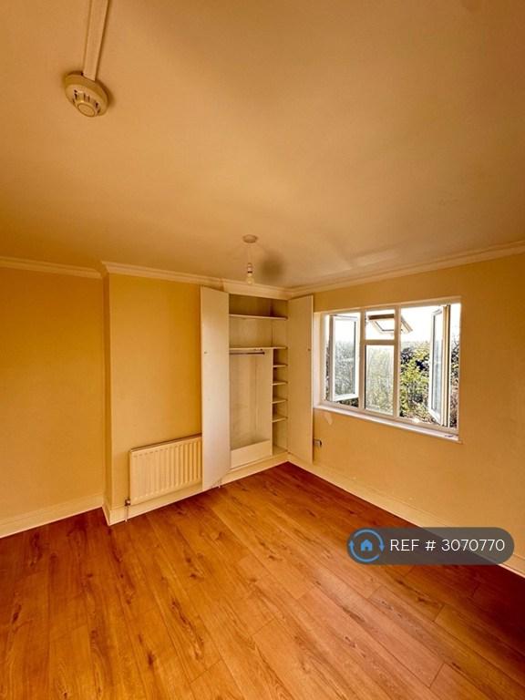 Room Grange Road in Greater London