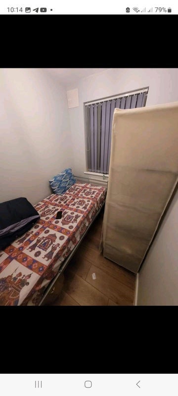 Room Curzon Road in Greater London