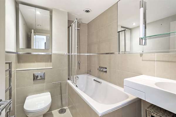 Flat Penywern Road in Greater London