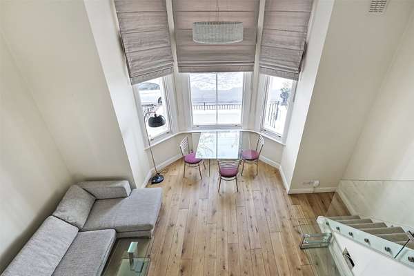 Flat Penywern Road in Greater London