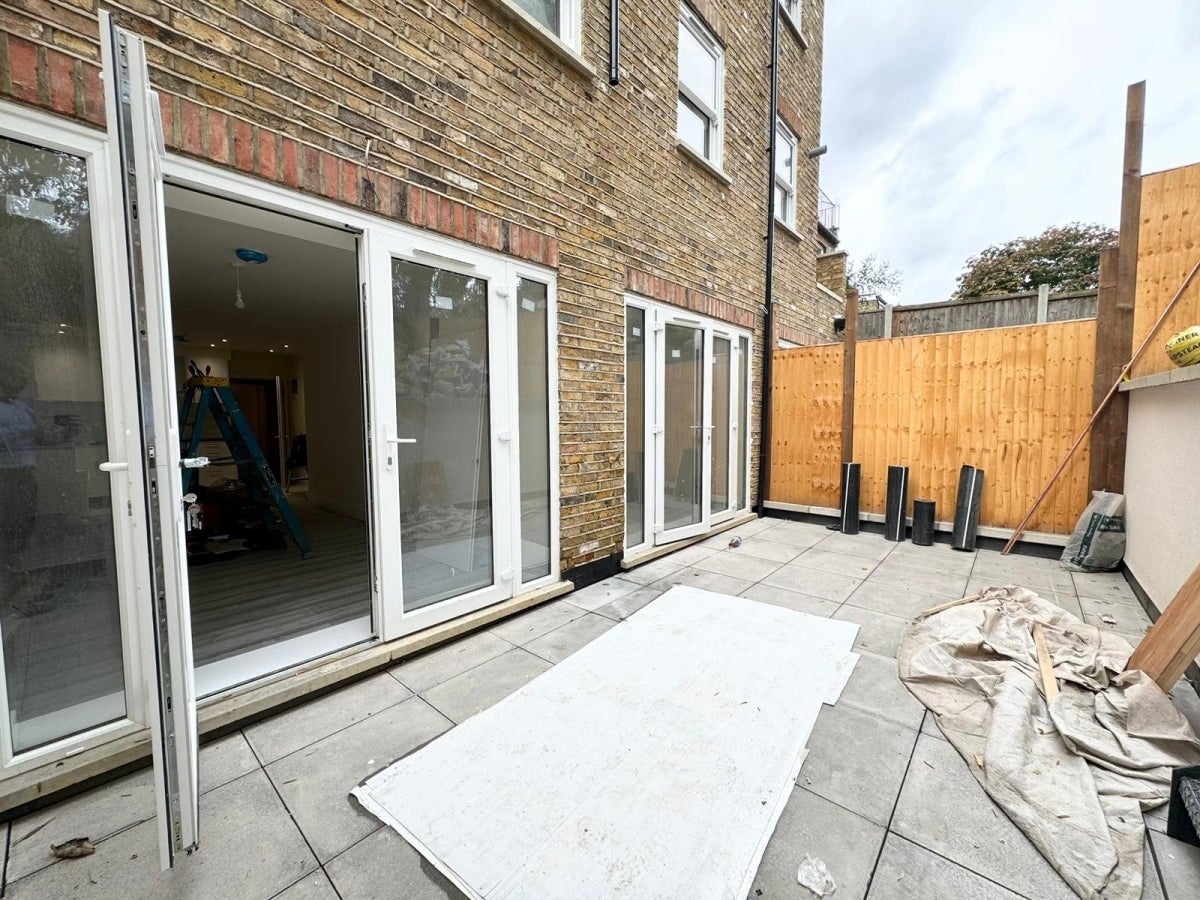 Flat Crouch Hill in Greater London
