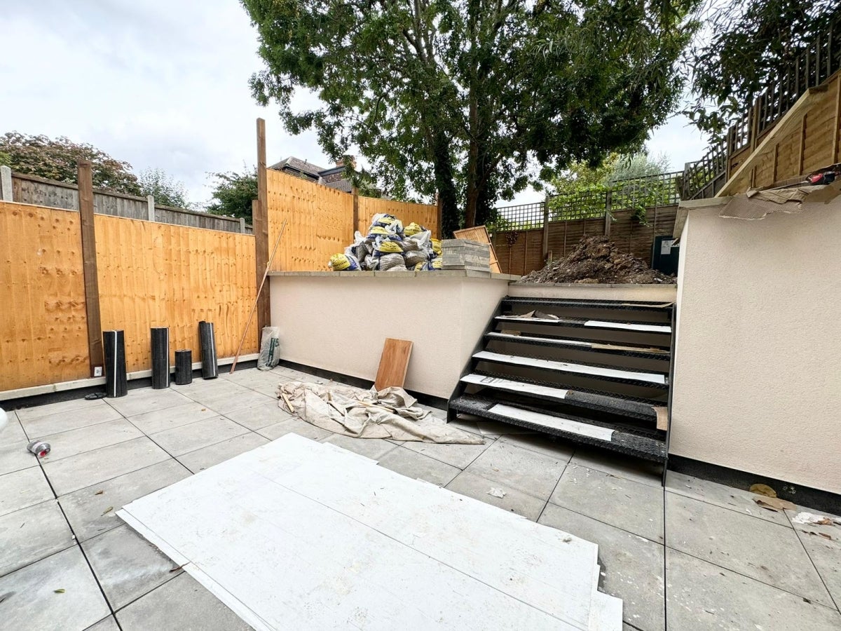 Flat Crouch Hill in Greater London