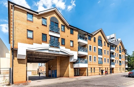 Flat Fairfield West in Greater London