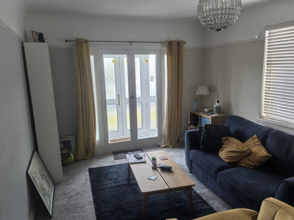 Flat Stradbroke Grove in London Borough of Redbridge