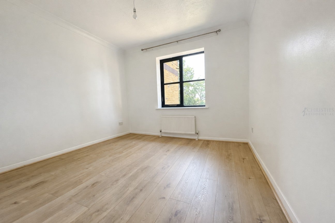 Flat Epsom Road in Mole Valley