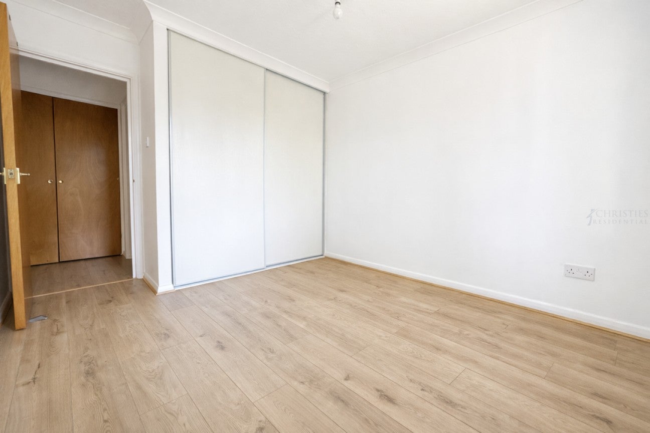 Flat Epsom Road in Mole Valley