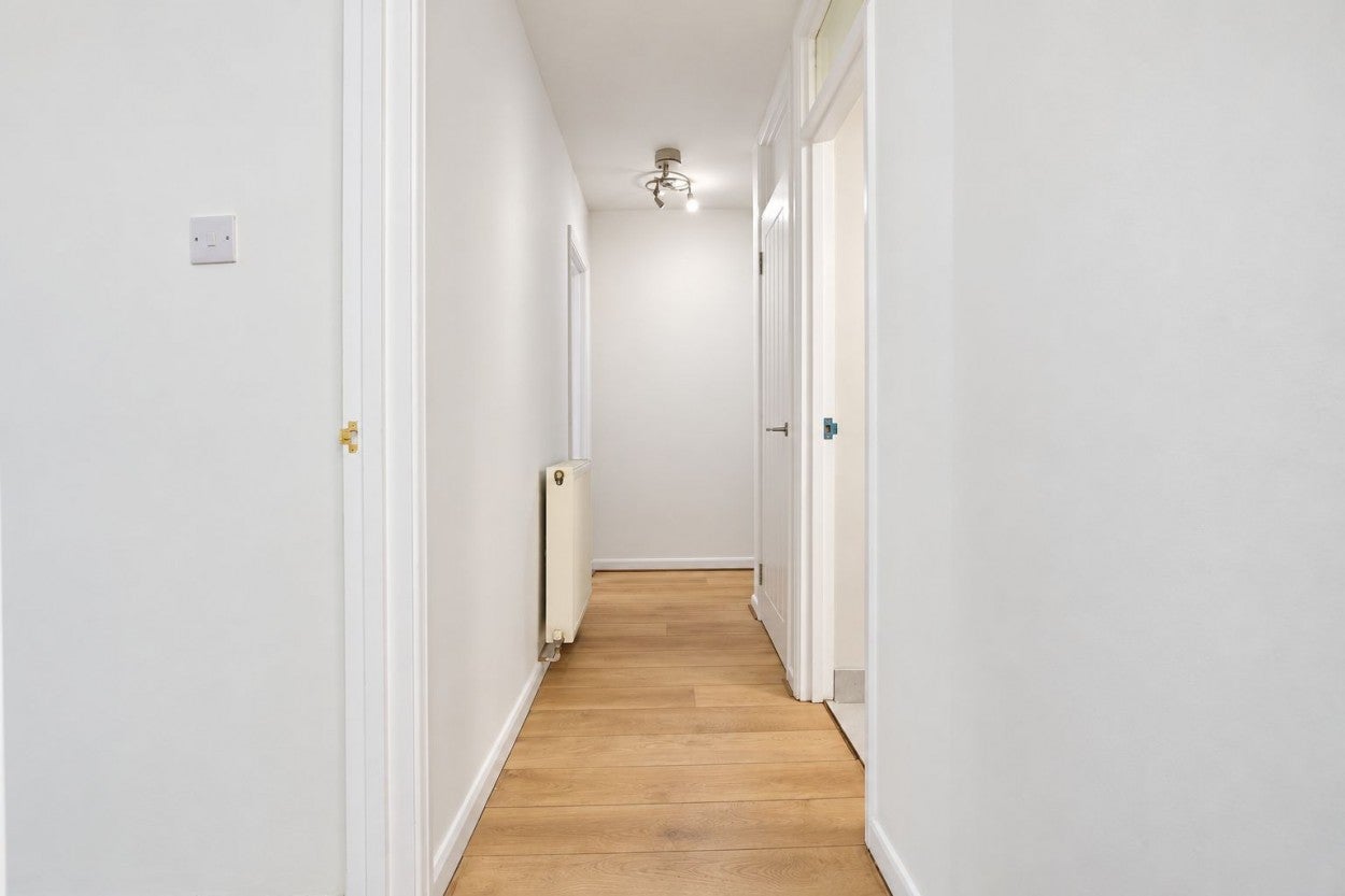 Flat Harcourt Avenue in Greater London