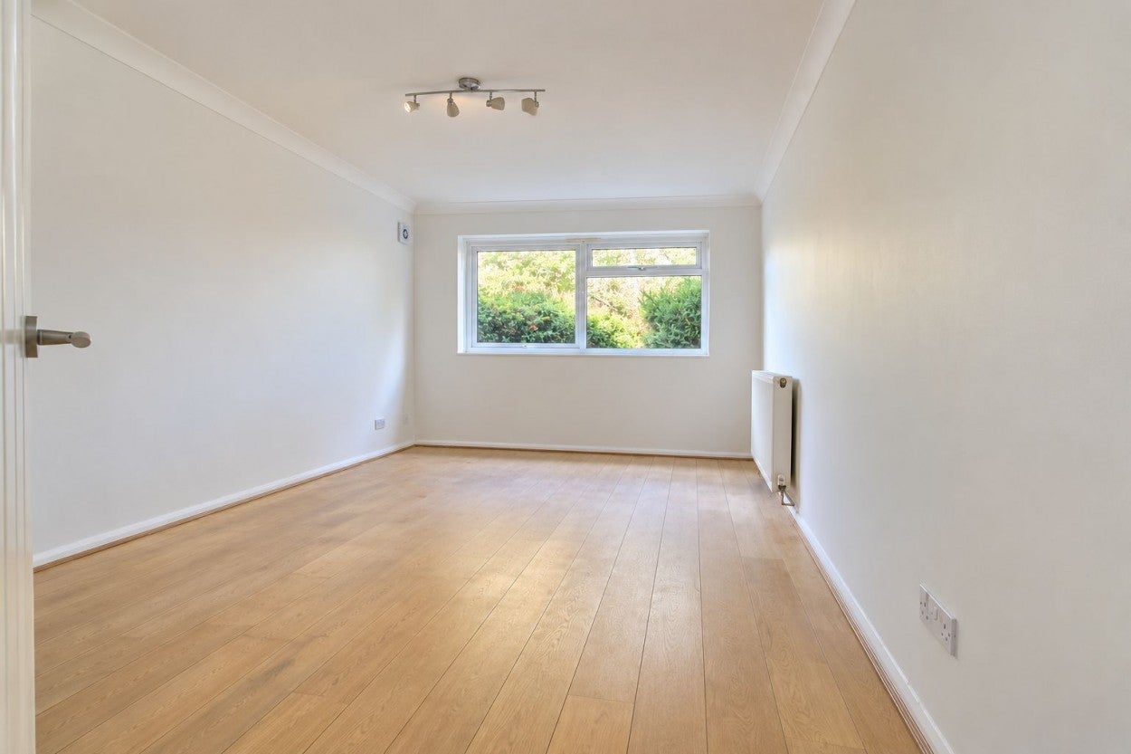 Flat Harcourt Avenue in Greater London