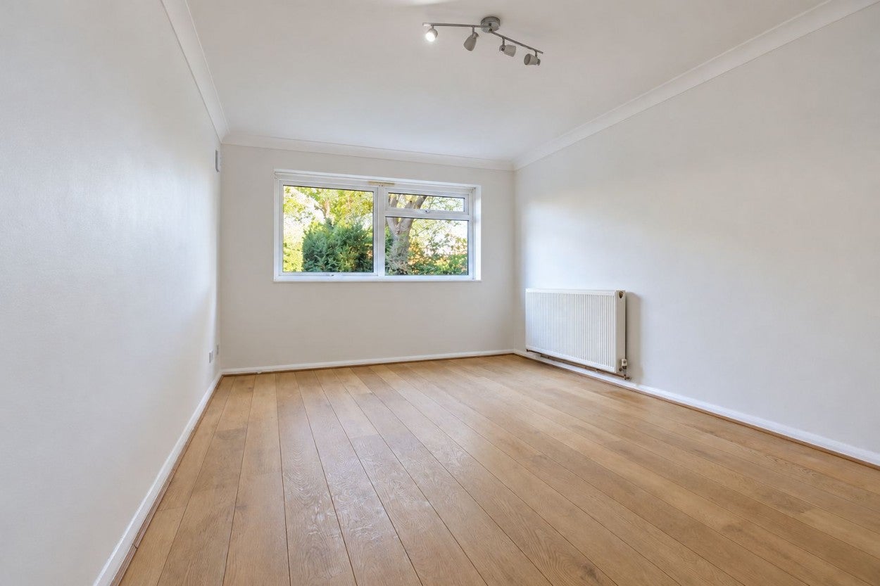 Flat Harcourt Avenue in Greater London