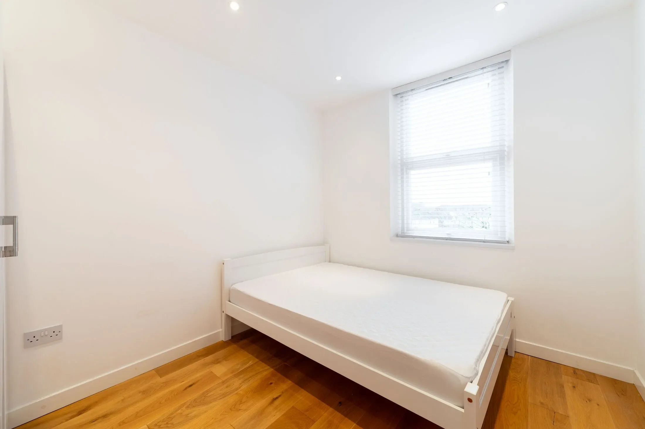 Flat Riffel Road in Greater London