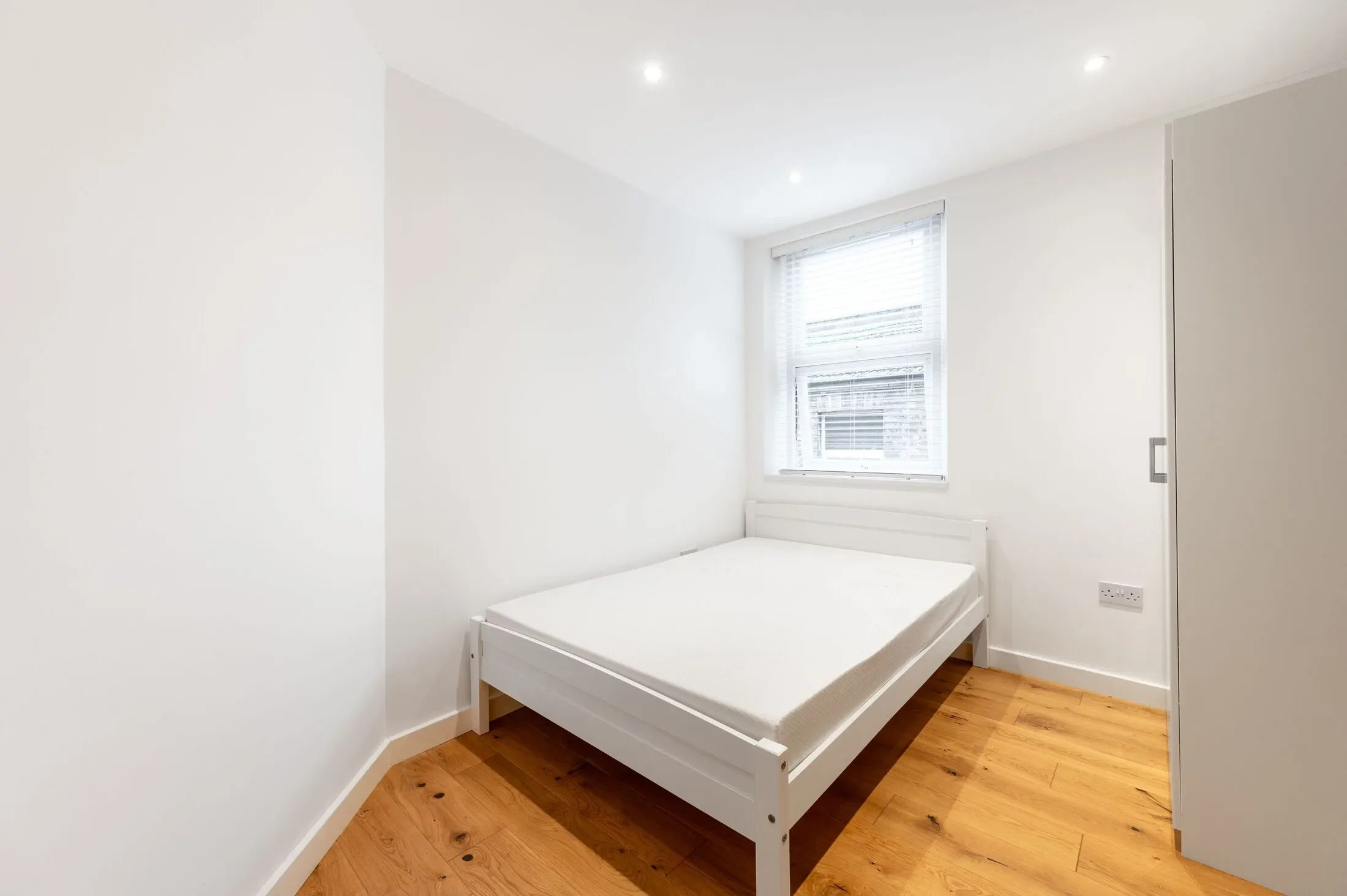 Flat Riffel Road in Greater London