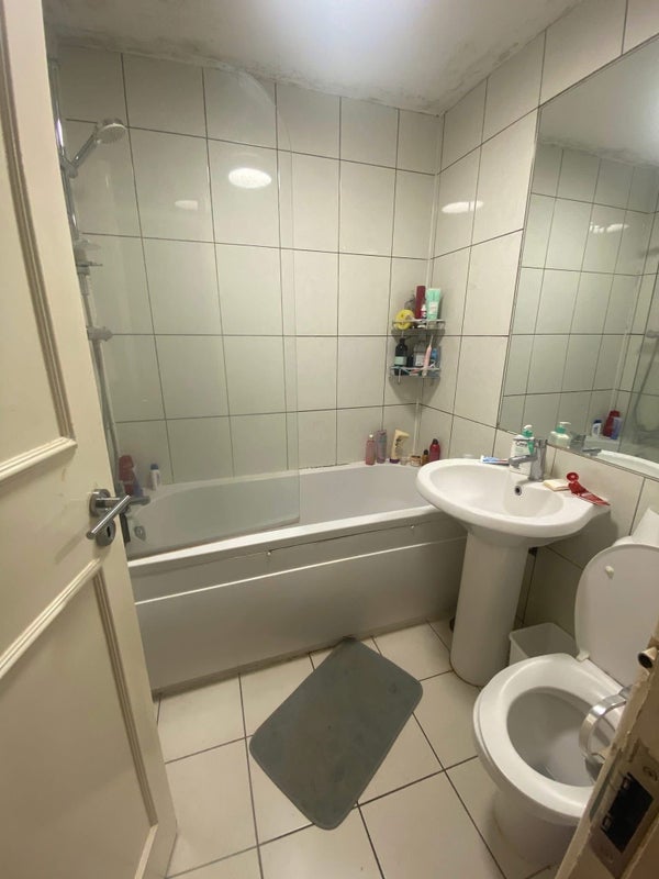 Room Putney Heath Lane in Greater London