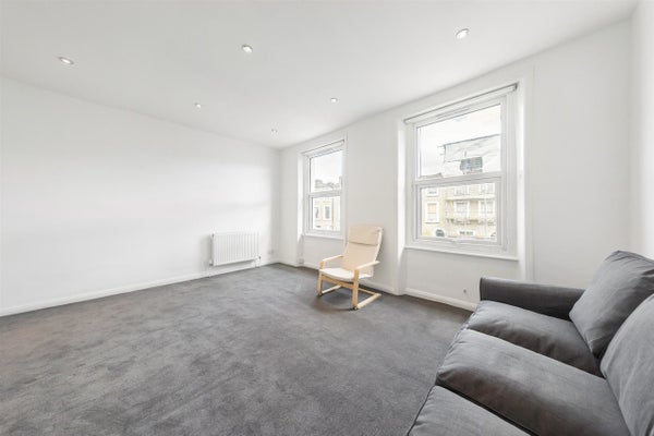 Flat Paulet Road in London