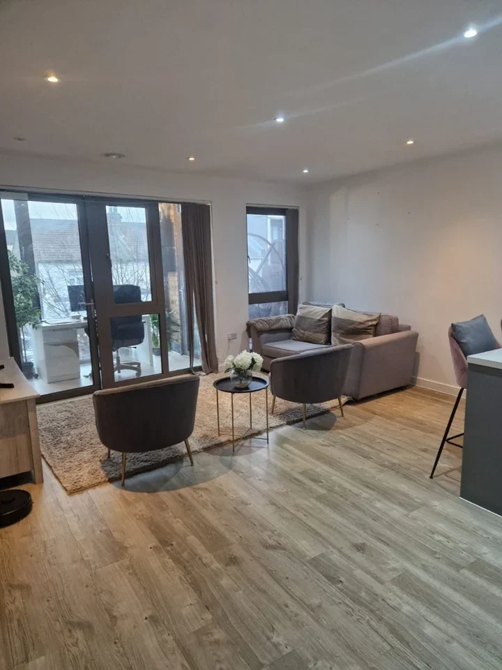 Flat Ockley Road in Greater London