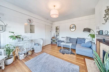 Flat Streatham High Road in Greater London