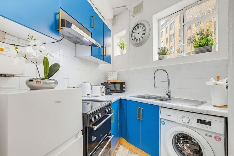 Flat Turpentine Lane in City of Westminster