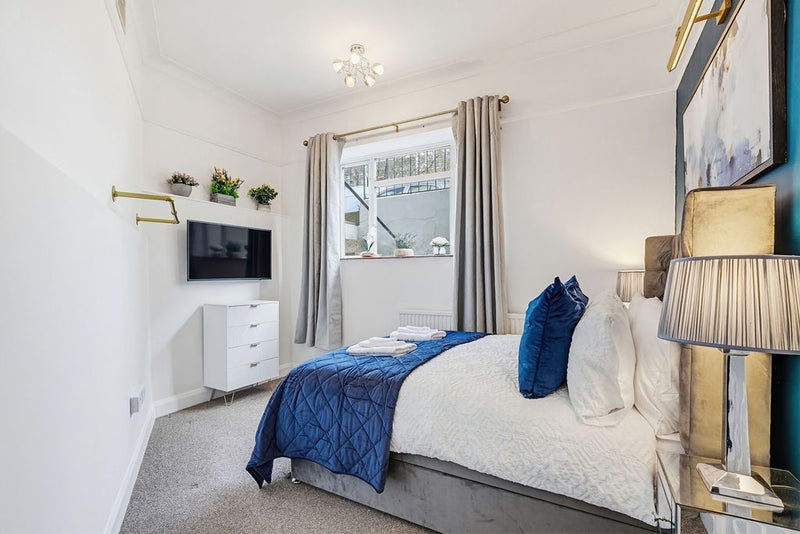Flat Turpentine Lane in City of Westminster