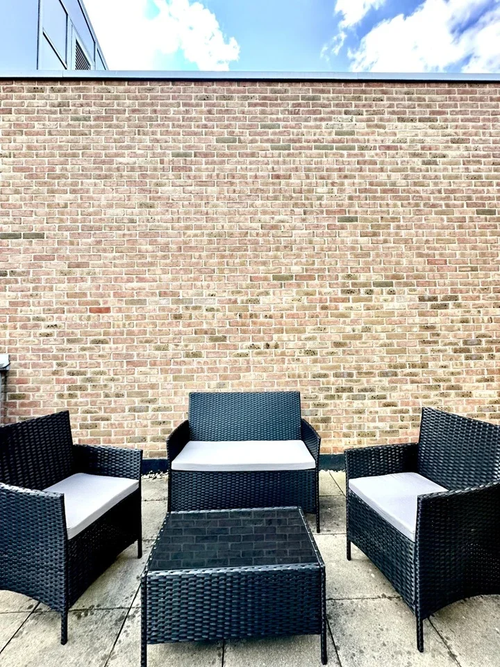 Flat Cable Street in Greater London