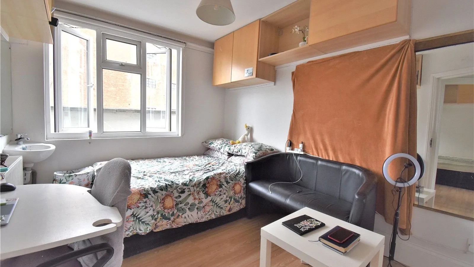 Room Coleridge Road in Greater London