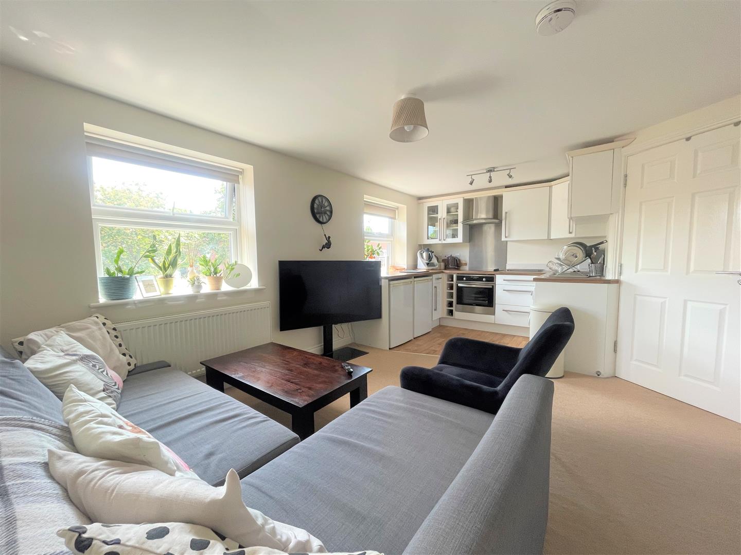 Flat Victoria Road in Rushmoor