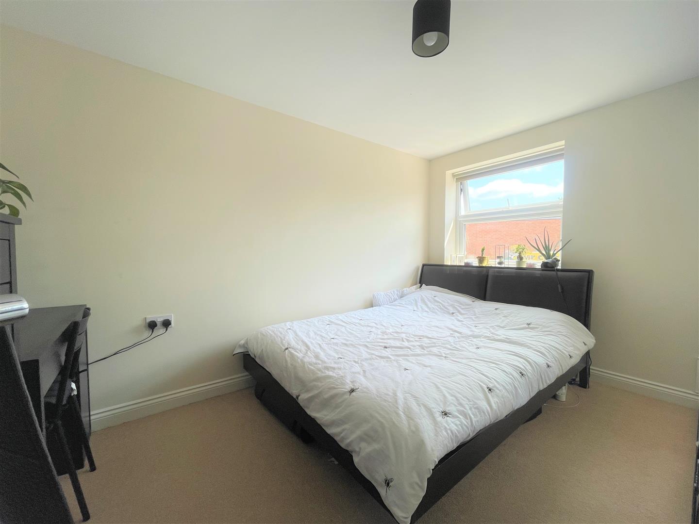 Flat Victoria Road in Rushmoor