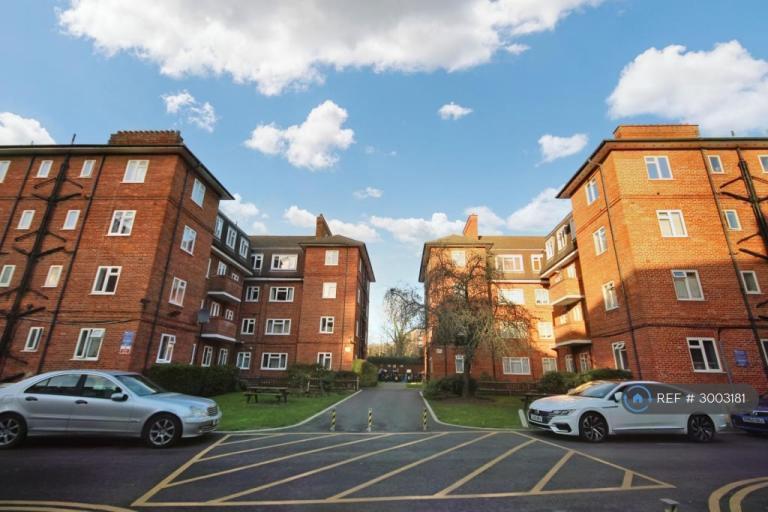 Flat North End Road in Greater London