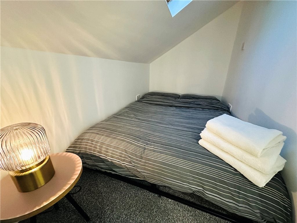 Flat Maybury Road in Woking
