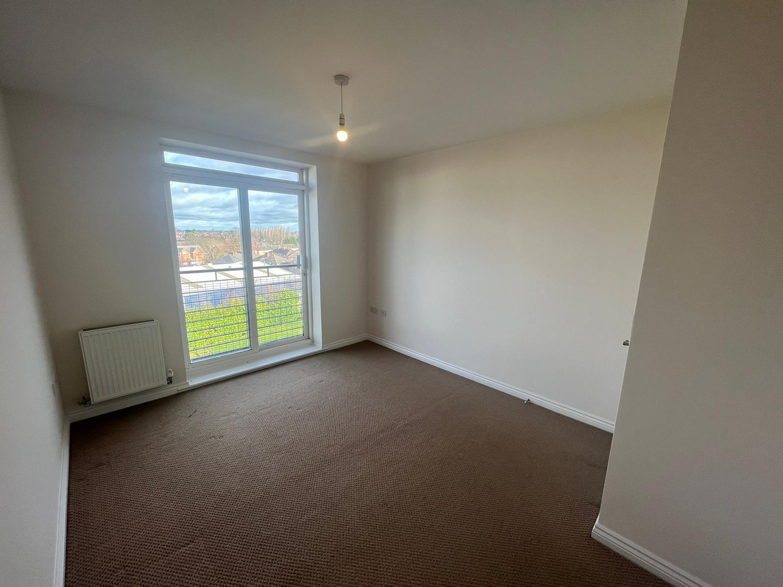 Flat Paladine Way in Coventry