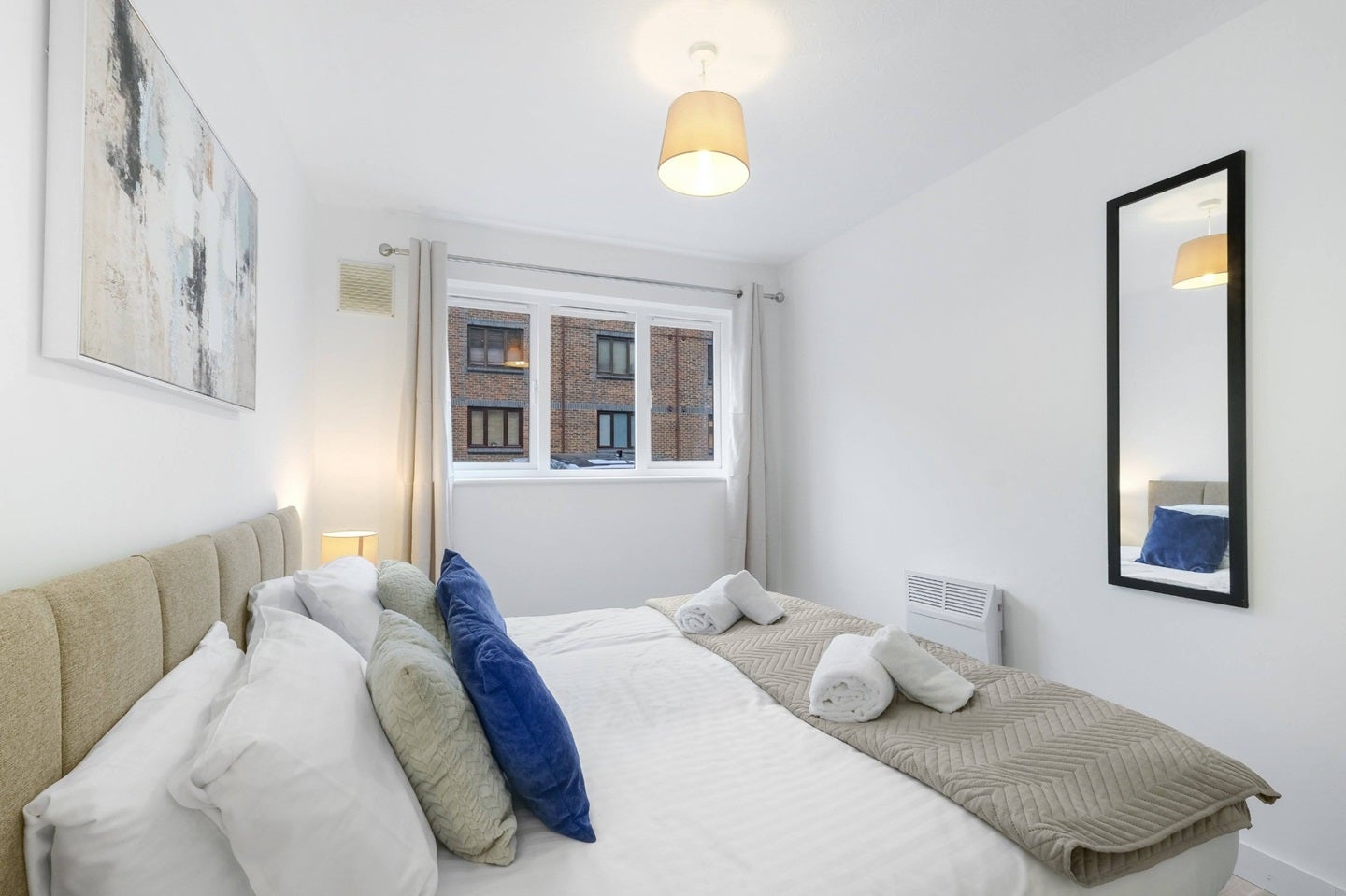 Flat Transom Square in Greater London