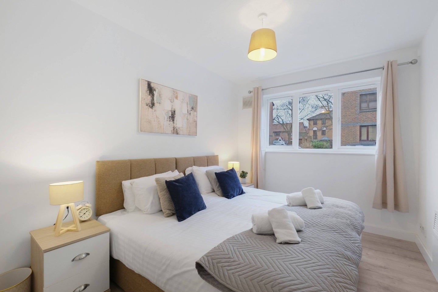 Flat Transom Square in Greater London