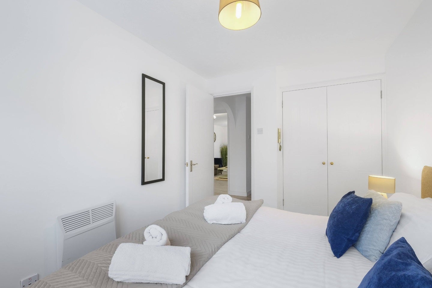 Flat Transom Square in Greater London