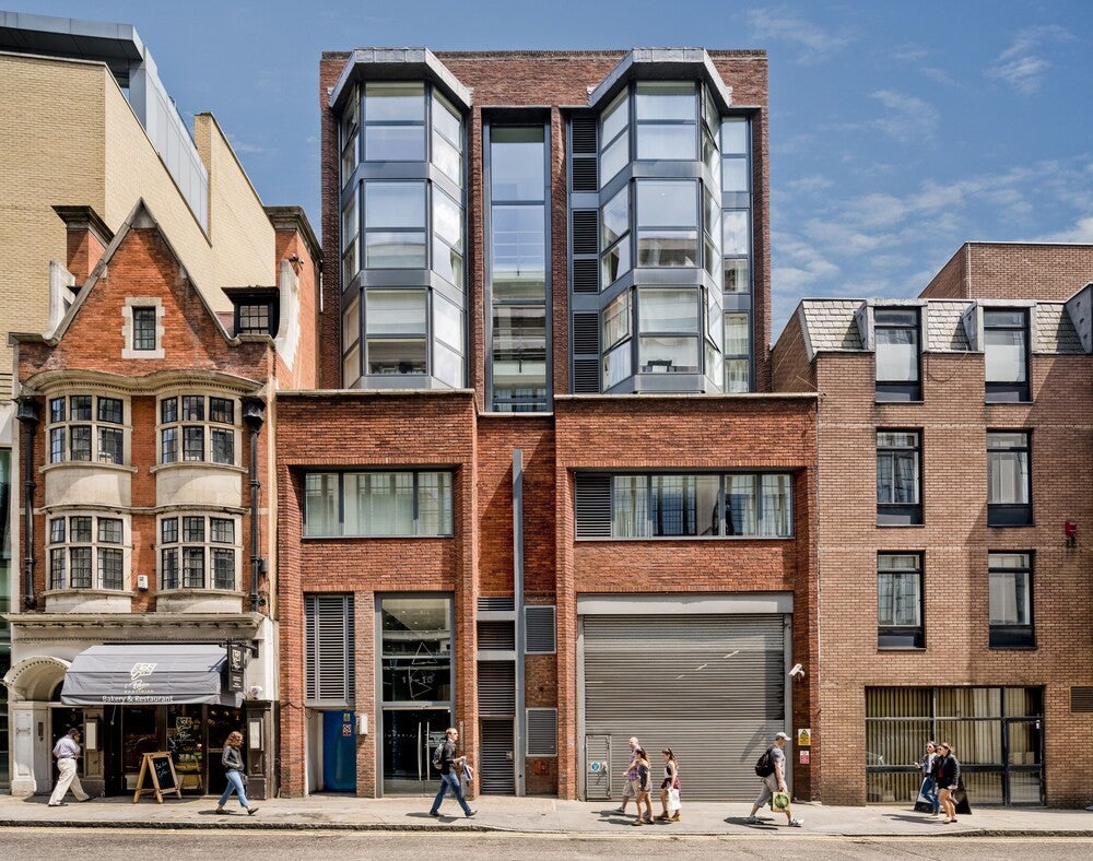 Flat Young Street in Greater London