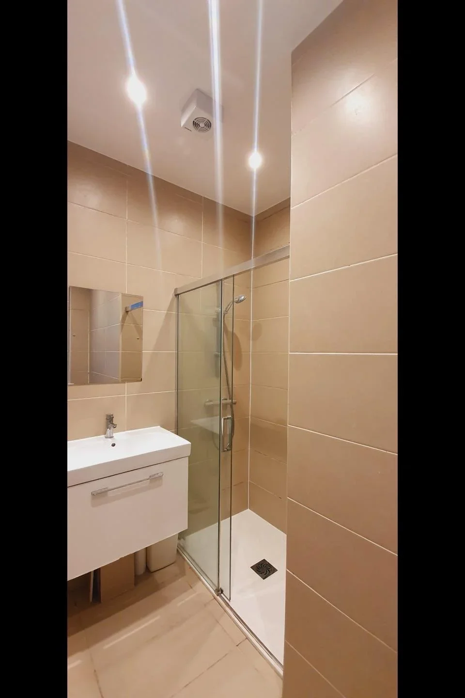 Room Goldhawk Road in Greater London