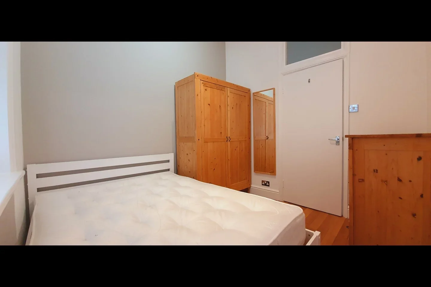 Room Goldhawk Road in Greater London