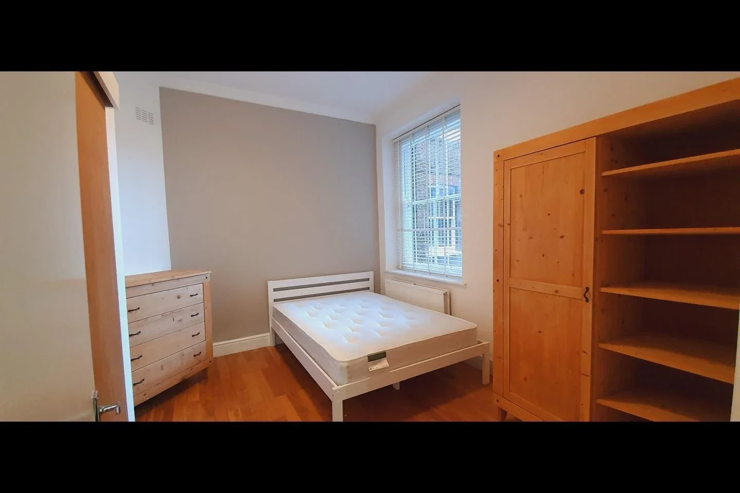 Room Goldhawk Road in Greater London