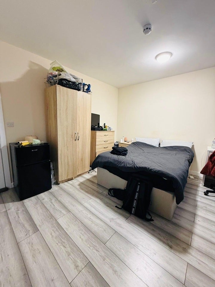 Room Marshall Close in Greater London