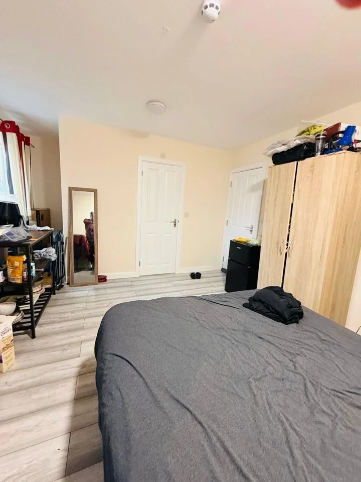 Room Marshall Close in Greater London