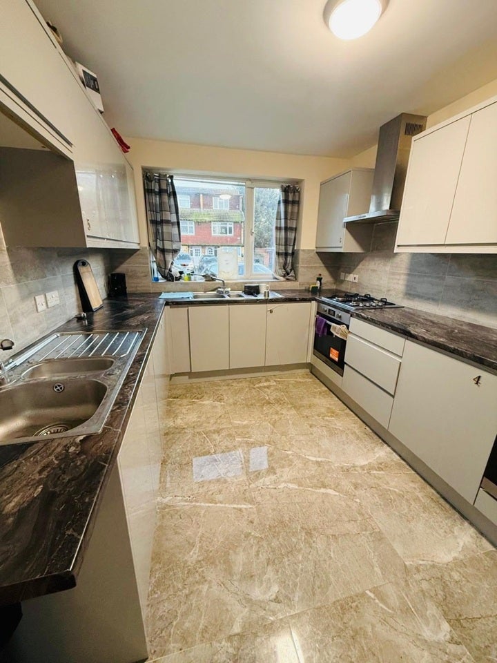 Room Marshall Close in Greater London