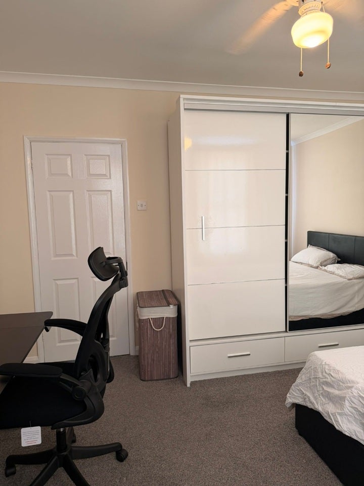 Room South Road in Greater London