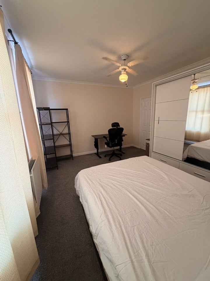 Room South Road in Greater London