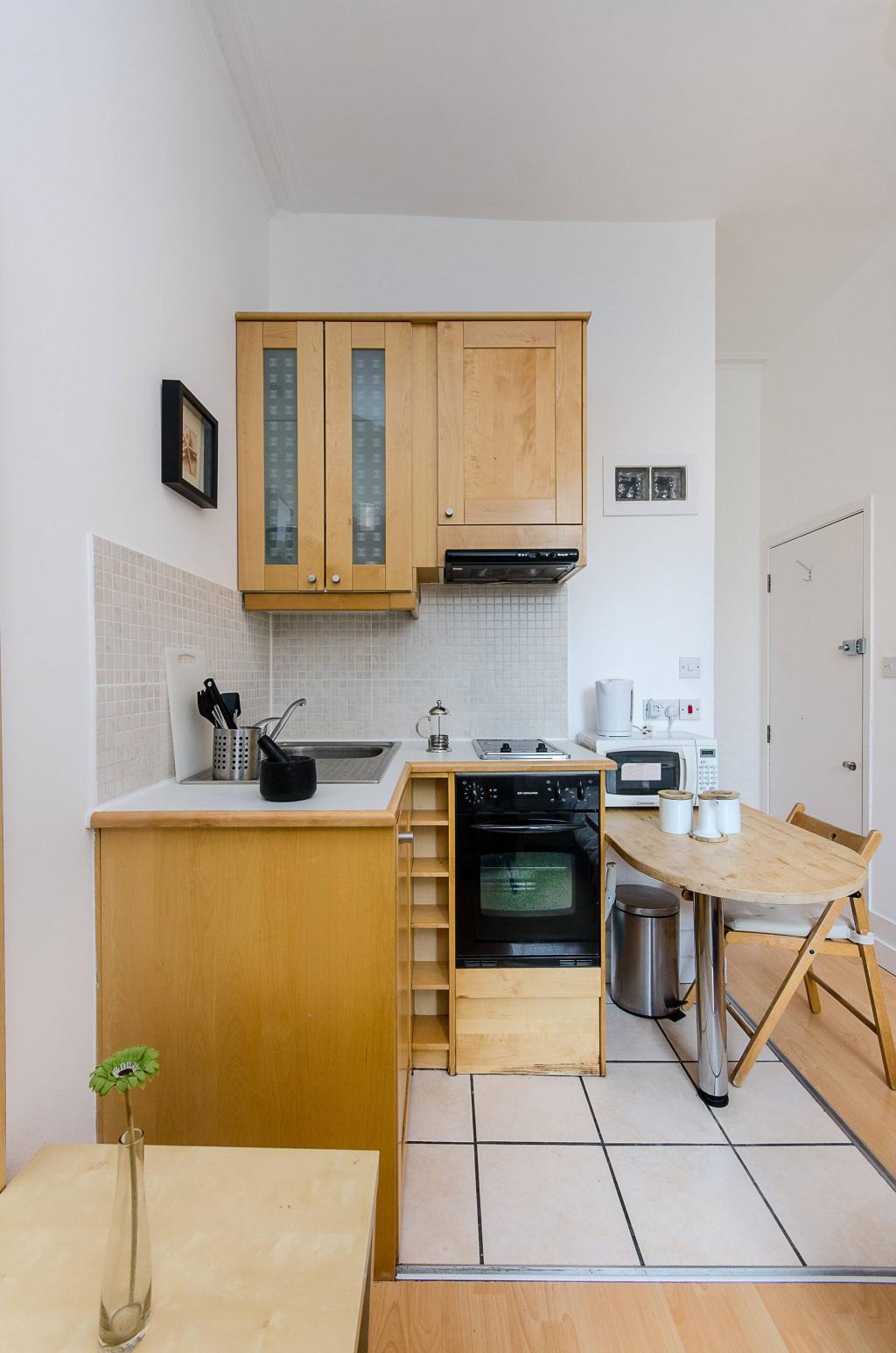 Flat Belgrave Road in City of Westminster